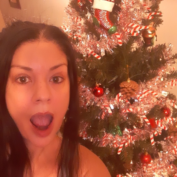 Meet your Posher, Jennifer - Picture 1 of 2